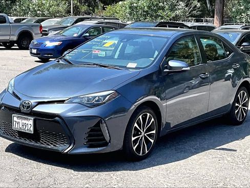 Certified 2017 Toyota Corolla SE w/ SE Premium Package FWD image 3
