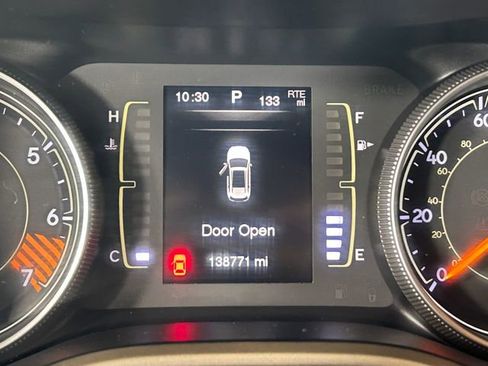 Used 2015 Jeep Cherokee Latitude w/ Cold Weather Group image 19