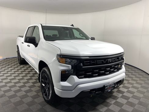 Used 2022 Chevrolet Silverado 1500 Custom image 1