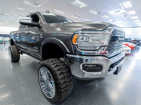 Used 2022 RAM 2500 Limited AWD/4WD image 3