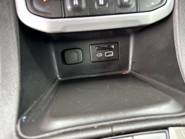 Used 2023 GMC Acadia SLT FWD image 36