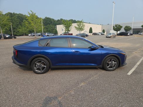 Used 2025 Kia K4 FWD image 2