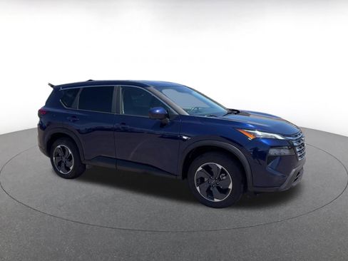 Used 2025 Nissan Rogue SV FWD image 2