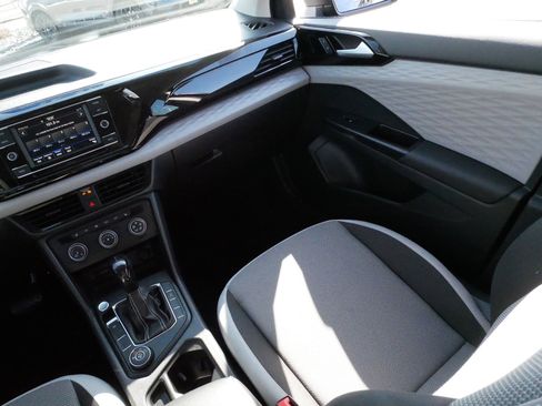 Used 2022 Volkswagen Taos S image 11