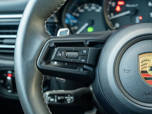 Certified 2023 Porsche Macan Turbo image 29