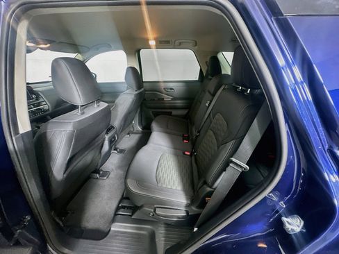 Used 2025 Nissan Pathfinder SV FWD image 29