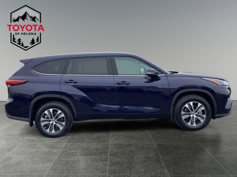 Used 2023 Toyota Highlander XLE image 6