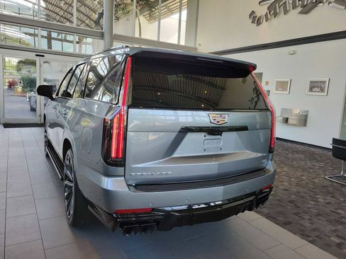 Used 2025 Cadillac Escalade V AWD/4WD image 3