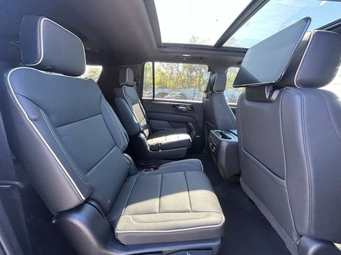New 2025 Chevrolet Suburban Premier image 21