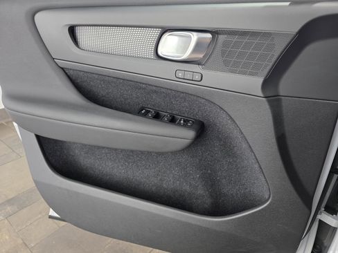 Used 2021 Volvo XC40 T5 R-Design w/ Protection Package Premier image 20