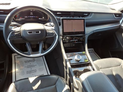 Used 2023 Jeep Grand Cherokee Limited AWD/4WD image 10