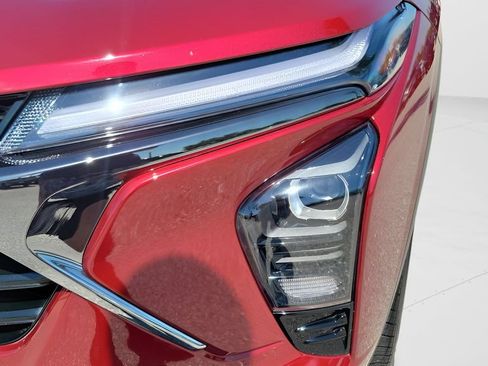 Used 2025 Chevrolet Trax RS w/ Driver Confidence Package FWD image 23