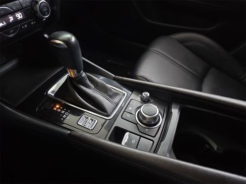 Used 2017 MAZDA MAZDA3 Touring image 26