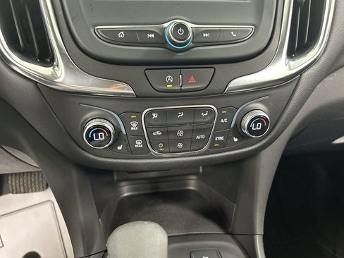 Used 2024 Chevrolet Equinox LT AWD/4WD image 16