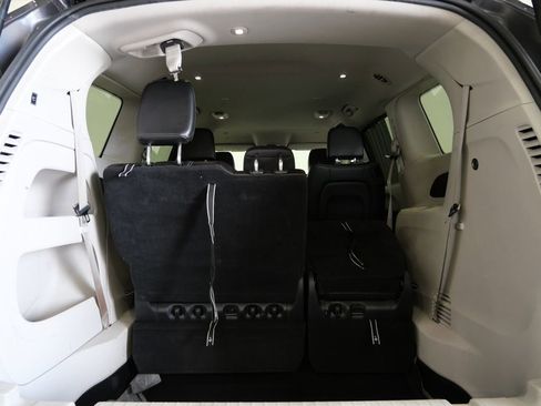 Used 2023 Chrysler Pacifica Touring-L FWD image 27
