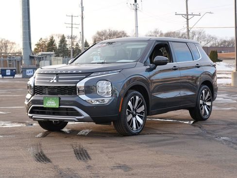 New 2026 Mitsubishi Outlander SE image 7