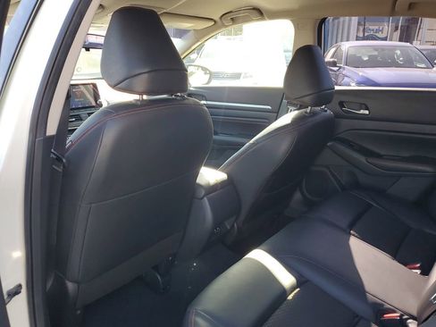 Used 2023 Nissan Altima 2.5 SR image 14