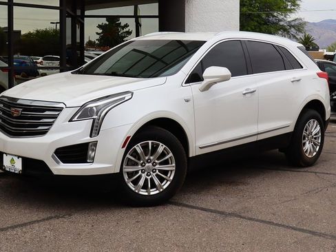 Used 2019 Cadillac XT5 FWD image 2