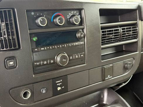 Used 2015 Chevrolet Express 2500 RWD image 21