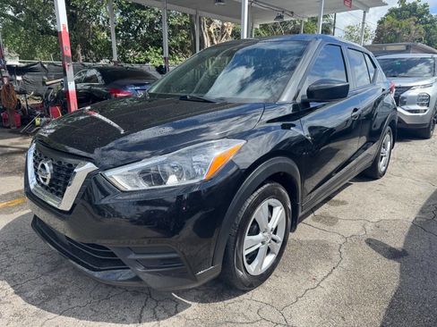 Used 2020 Nissan Kicks S image 2