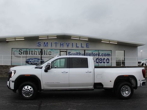 Used 2024 GMC Sierra 3500 Denali Ultimate image 2