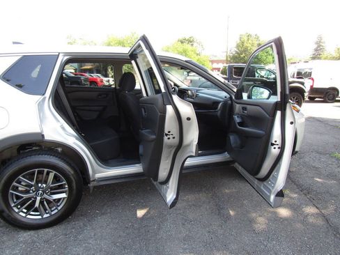 Used 2024 Nissan Rogue S AWD/4WD image 26