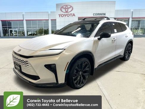 New 2025 Toyota Crown Signia image 4