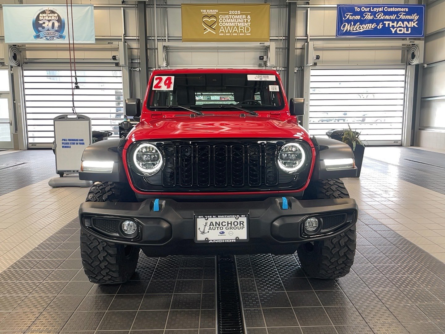 Used 2024 Jeep Wrangler Unlimited AWD/4WD image 3