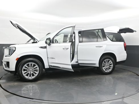 Used 2024 GMC Yukon SLT w/ SLT Luxury Package AWD/4WD image 42