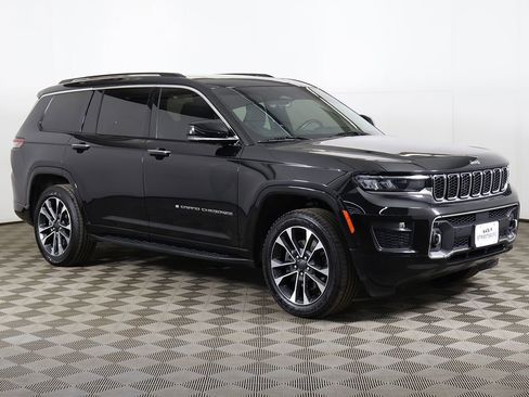 Used 2023 Jeep Grand Cherokee L Overland w/ Luxury Tech Group IV image 2