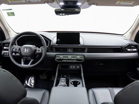 Certified 2025 Honda Pilot Touring image 12