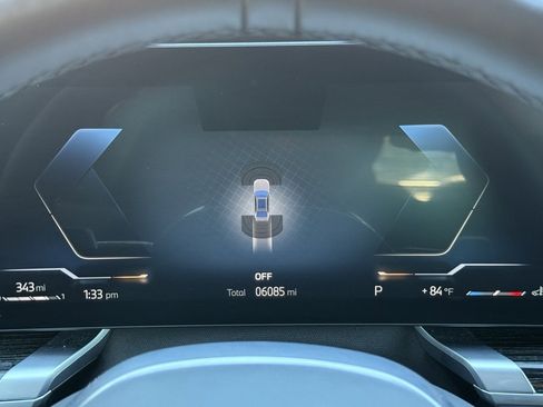 Used 2025 BMW 740i w/ Premium Package image 26