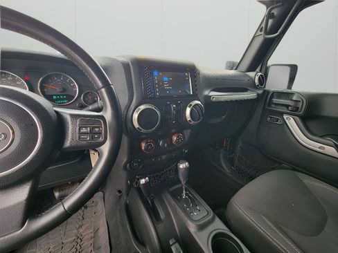 Used 2015 Jeep Wrangler Unlimited Sahara w/ Connectivity Group image 16