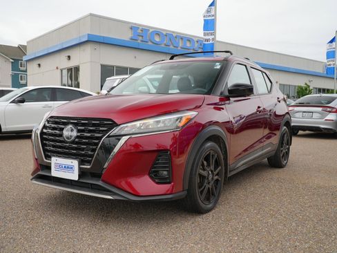Used 2022 Nissan Kicks SR w/ Premium Package FWD image 1