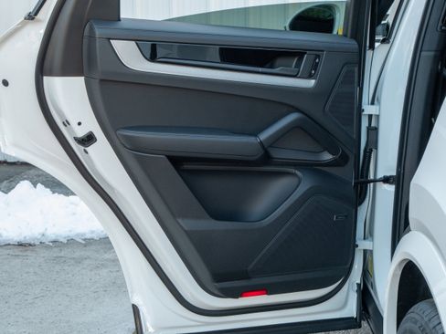 New 2026 Porsche Cayenne S image 33