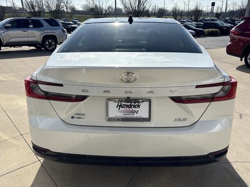 Used 2025 Toyota Camry XLE w/ Premium Plus Package image 9
