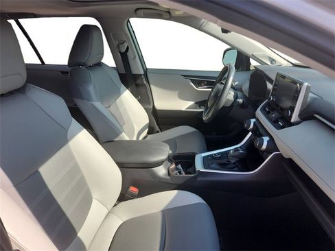 Used 2019 Toyota RAV4 Limited image 15