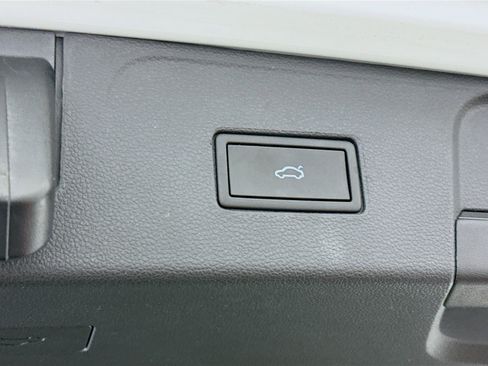 Used 2022 Volkswagen Atlas SEL Premium image 33