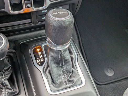 Used 2025 Jeep Gladiator Sport AWD/4WD image 24
