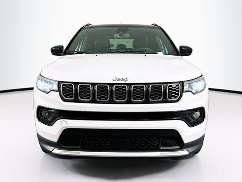 Used 2025 Jeep Compass Limited AWD/4WD image 2