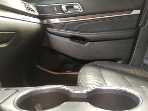 Used 2018 Ford Explorer Limited image 26