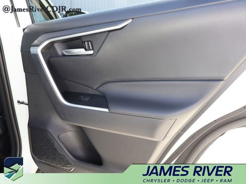 Used 2025 Toyota RAV4 XLE image 11