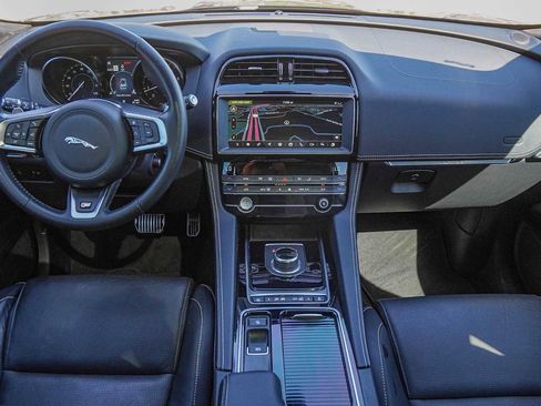 Used 2020 Jaguar F-PACE S image 26