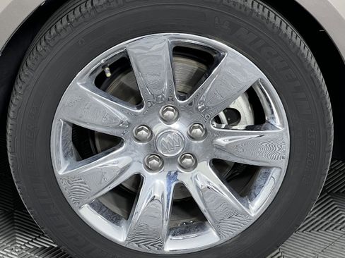 Used 2010 Buick LaCrosse CXS image 15