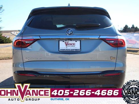 Used 2023 Buick Enclave Essence image 7
