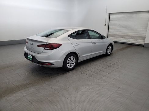 Used 2019 Hyundai Elantra SE w/ Cargo Package FWD image 10