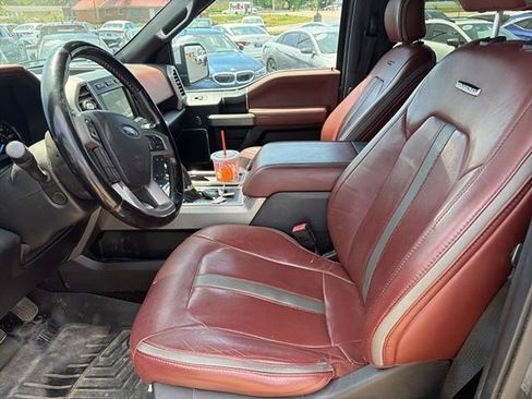 Used 2018 Ford F150 Platinum w/ Equipment Group 701A Luxury AWD/4WD image 4