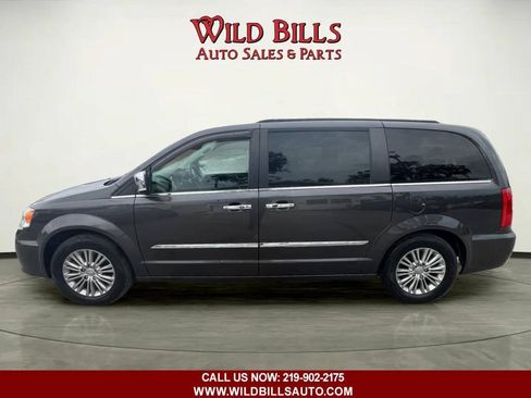 Used 2016 Chrysler Town & Country Touring-L FWD image 24