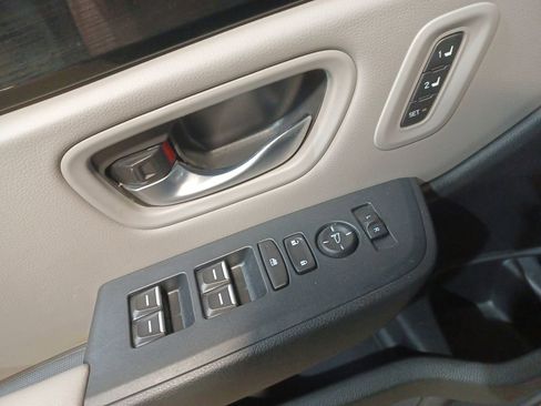 Certified 2025 Honda Pilot Touring image 15