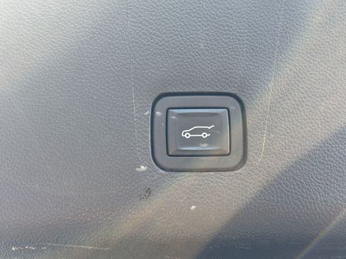 Used 2019 Chevrolet Traverse LT w/ LT Premium Package AWD/4WD image 6